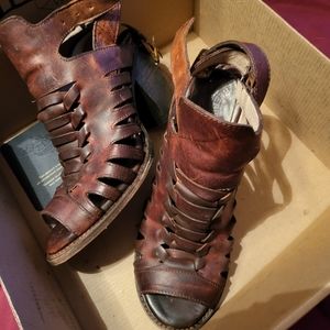 Freebird Bongo Cognac Sandals Size 10